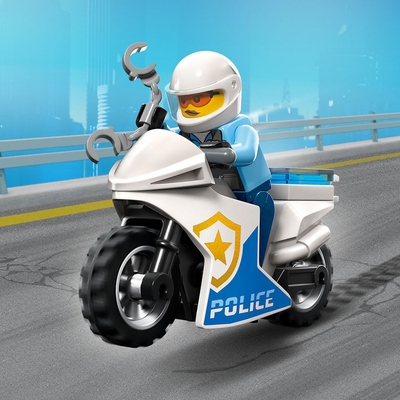 Конструктор LEGO City Переслідування автомобіля на поліцейському мотоциклі 60392 (5702017416571)