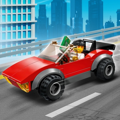 Конструктор LEGO City Переслідування автомобіля на поліцейському мотоциклі 60392 (5702017416571)