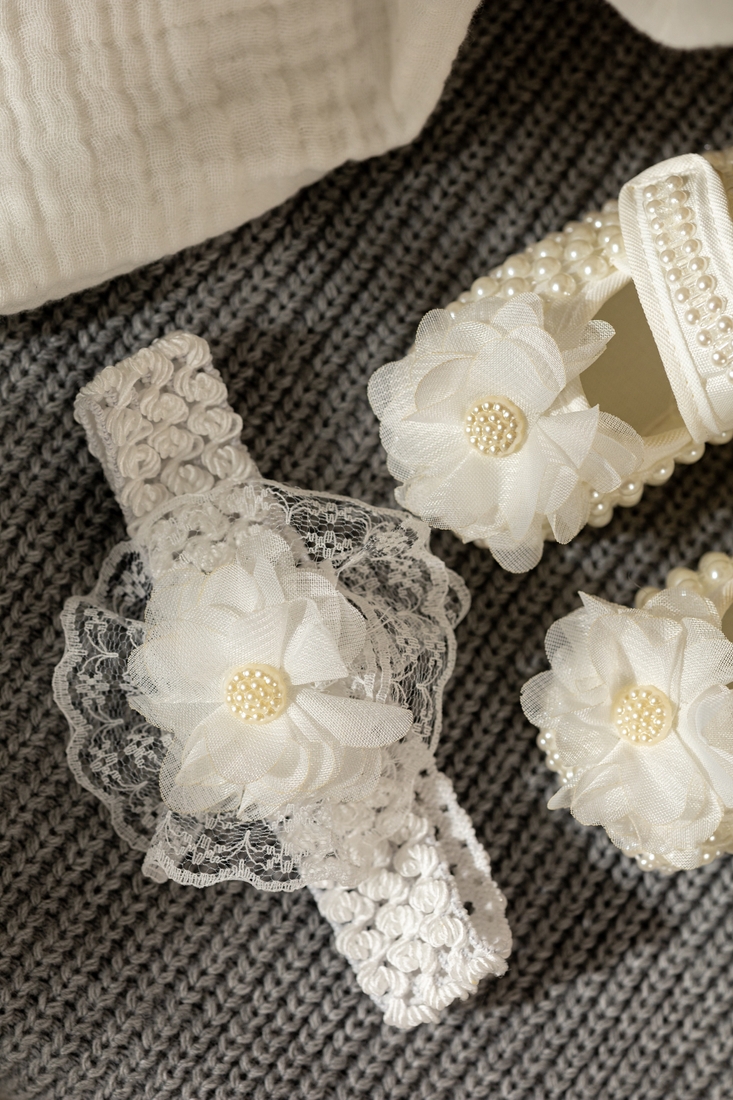 Фото Комплект для дівчинки Mini Papi 100 Квіточка пінетки+пов'язка One Size Білий (2000990058102D)