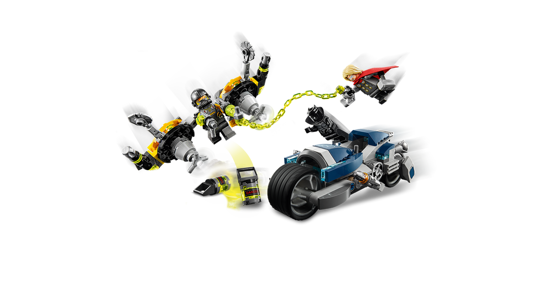 Фото Конструктор LEGO Super Heroes Мстители Атака на спортбайке (76142)