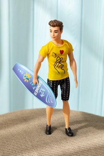 Фото Лялька "Хлопець з дошкою для серфінгу" FQ114K1 Жовтий (2000990060563)