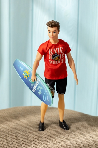 Фото Лялька "Хлопець з дошкою для серфінгу" FQ114K1 Червоний (2000990060587)