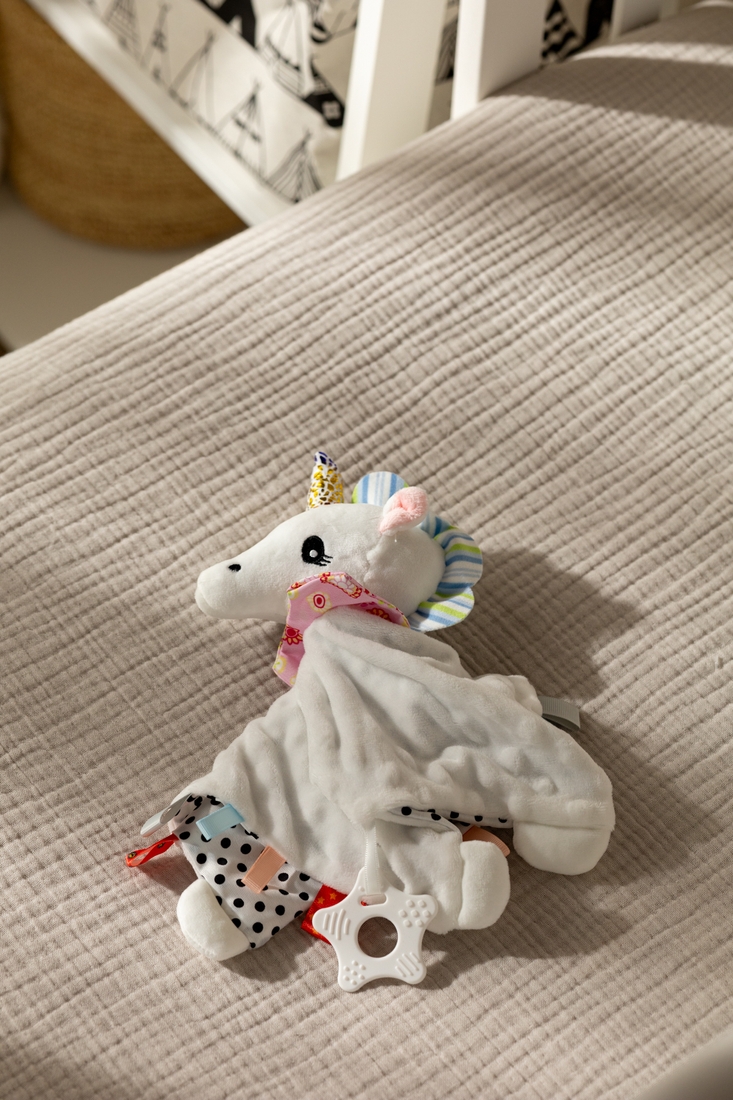 Фото Погремушка "Единорог" 202209214 тактильное полотенце мягкое с прорезывателем и колокольчиком Белый (2000990060273)