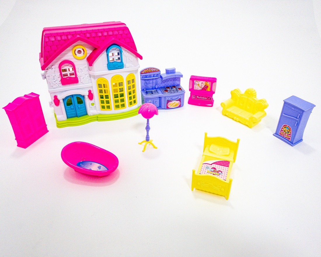 Фото Кукольный домик с мебелью Happy Family 1319 со световыми и звуковыми эффектами